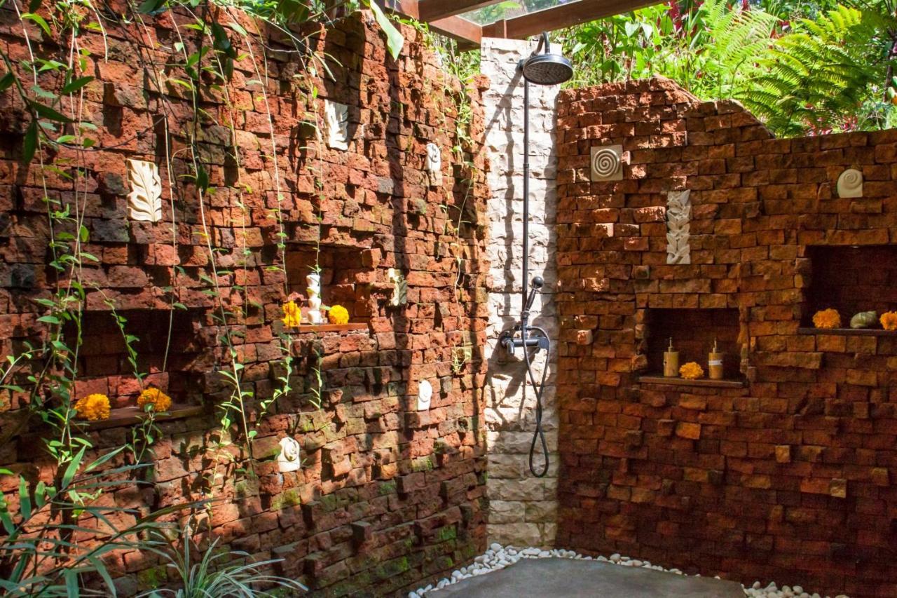 Villa Mahadevi Jungle Retreat Joglo 1 Ubud  Bagian luar foto